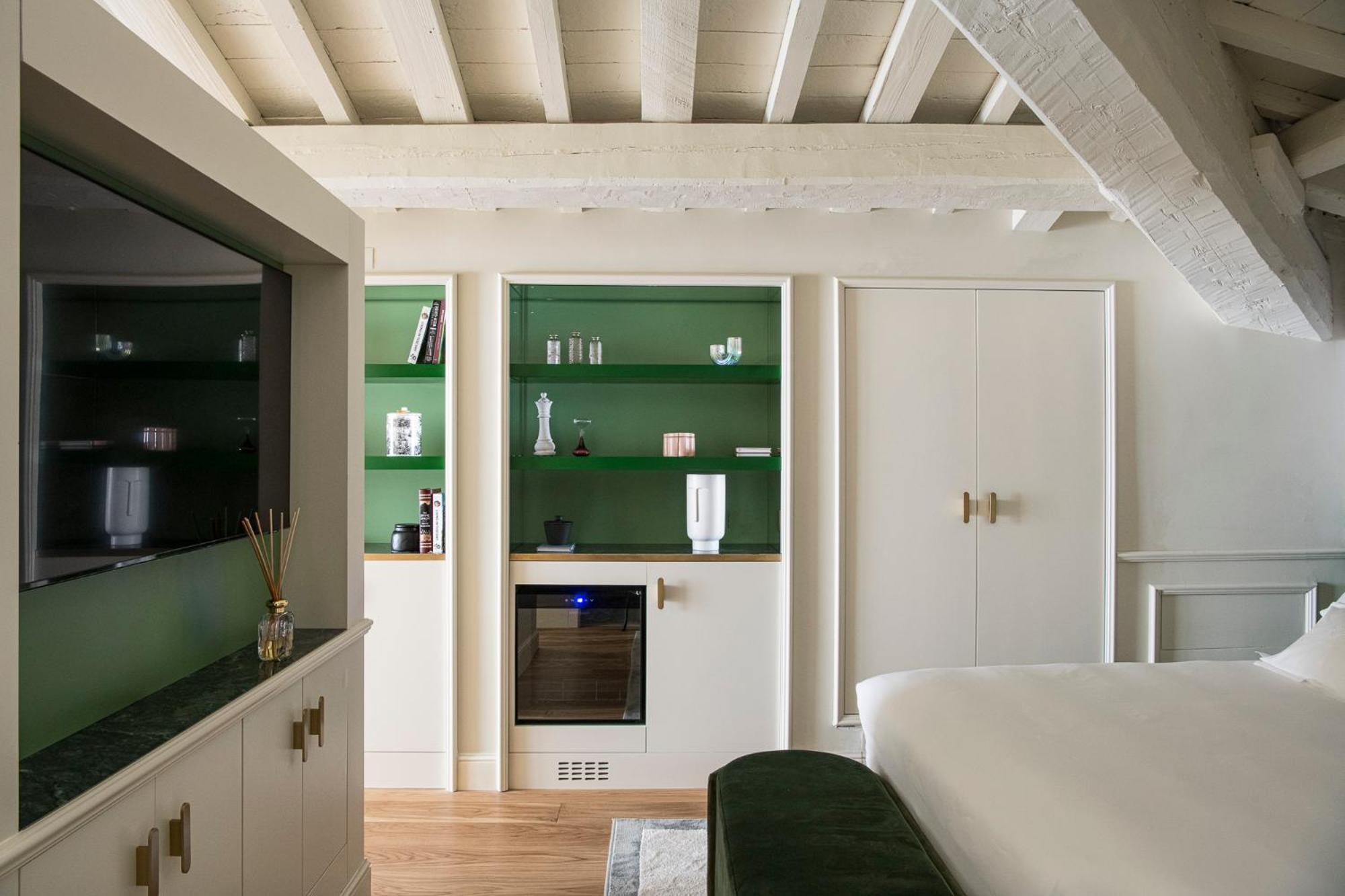 Hotel La Gemma Firenze Eksteriør bilde The interior of a flat at the top of the building